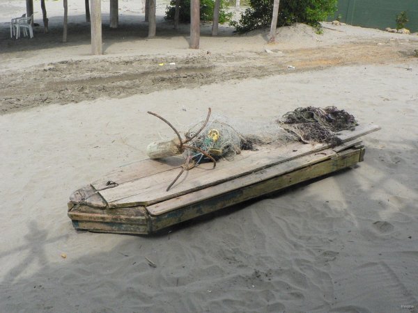 58- Le radeau de fortune d'un pecheur de Manzanillo 